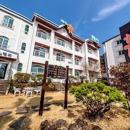 Jeju Hue Pension مدينة سيوجويبو المظهر الخارجي الصورة